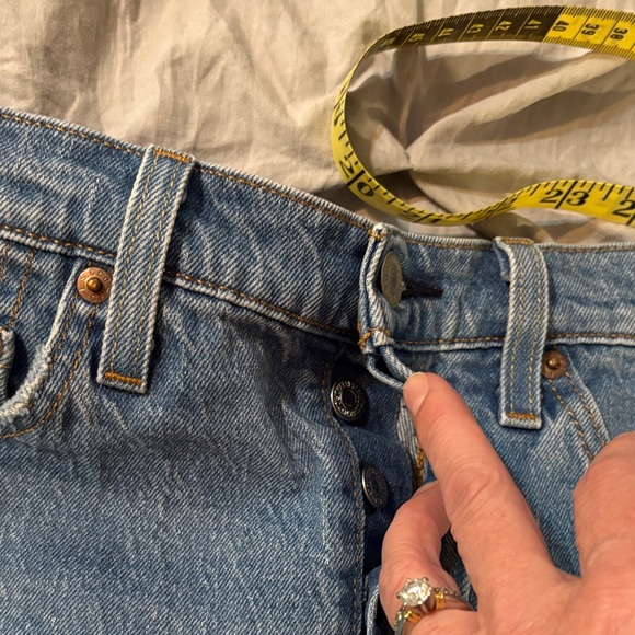 2/$10
Levi’s jeans shorts distressed High Rise 501  EUC button fly size 28 - Picture 3 of 11